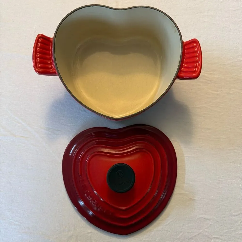 Le Creuset | Heart Shaped 2L | Cast Iron |Cocotte Dutch Oven Cerise | Red France